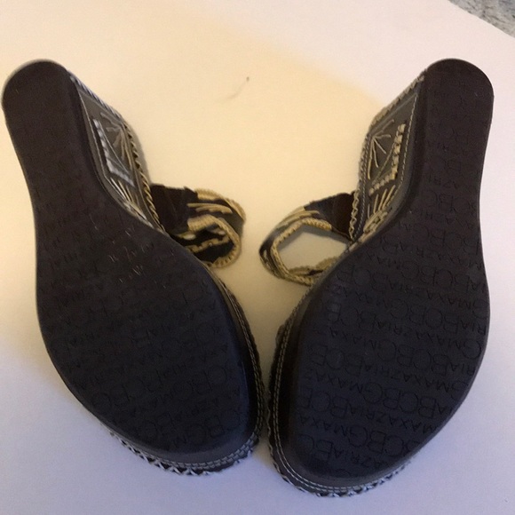 BCBG Brown Wedge size 7m w white stitch detailing - Picture 3 of 3